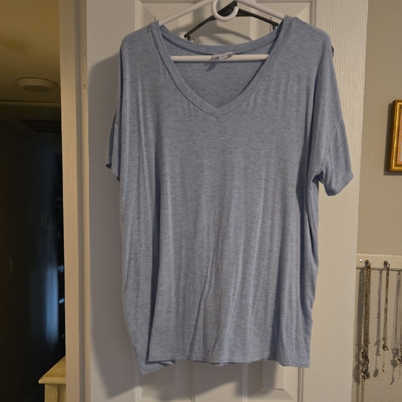 LuLaRoe Tops - LuLaRoe Lisa Short Sleeve V-Neck T -shirt